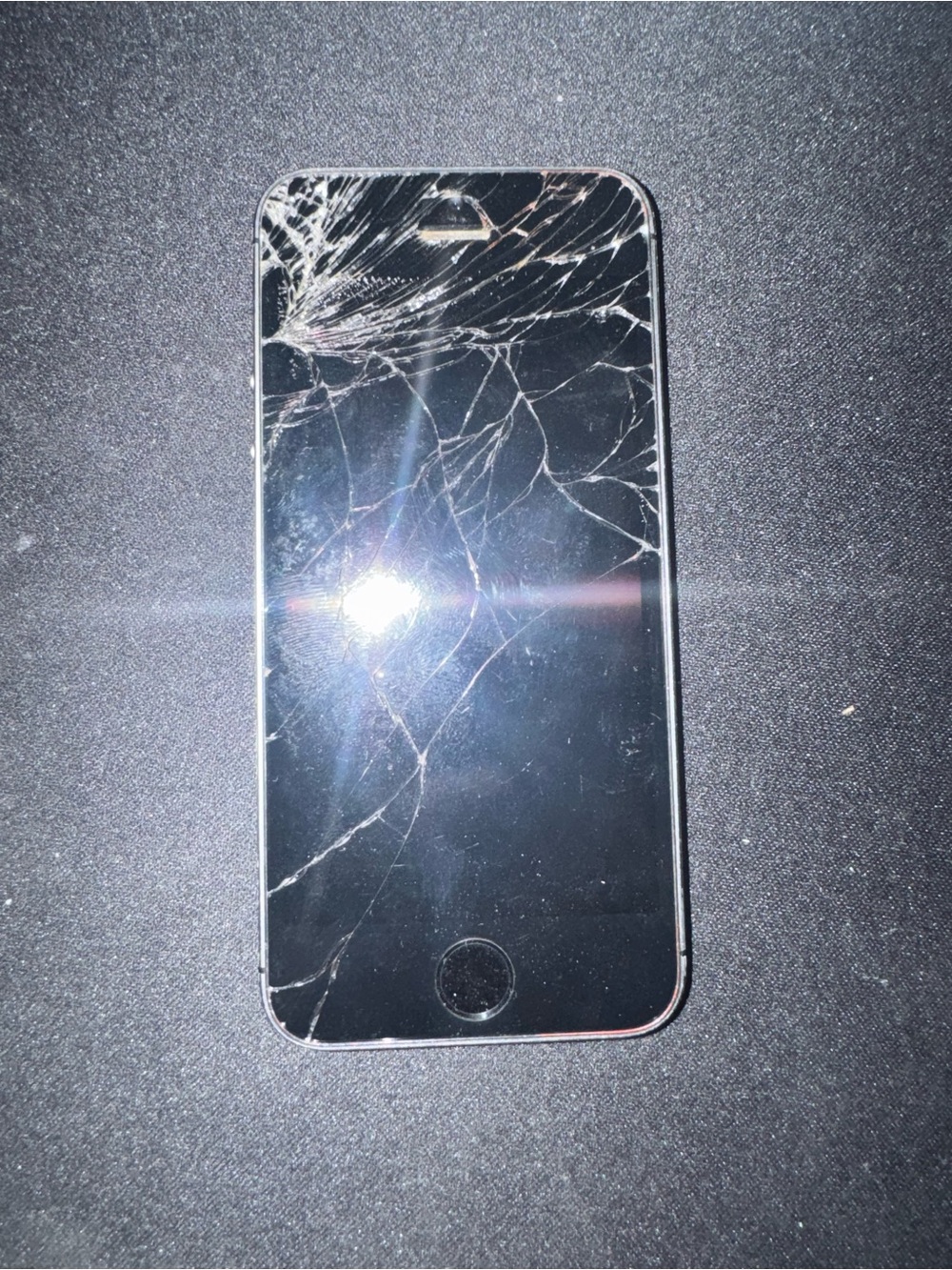 iPhone 5s with Cracked Screen - Black